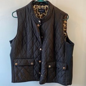 Black, quilted vest.